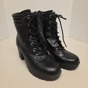 Women’s Black Combat Boots Sz 8 Lace up Synthetic Block Chunky Heel Grunge Goth